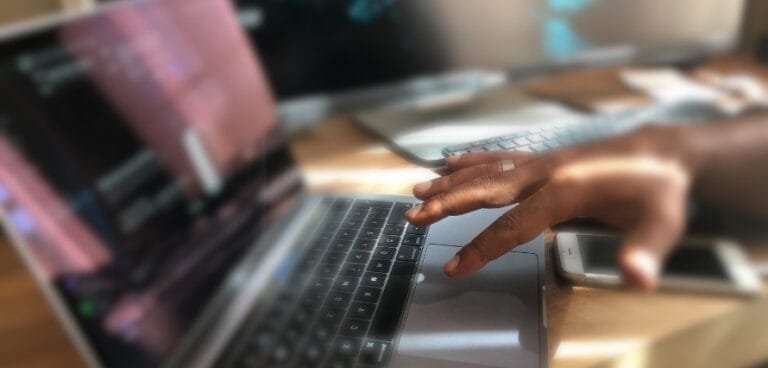 Dell vs HP Laptops: Which One Should You Buy for Work or School?