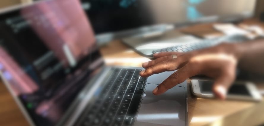 Dell vs HP Laptops: Which One Should You Buy for Work or School?